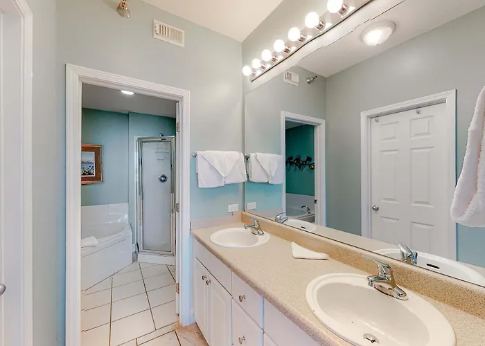 Polished Gulf-front With Balcony Ac Wifi & Shared Pools Hot Tubs Sauna Holiday home *