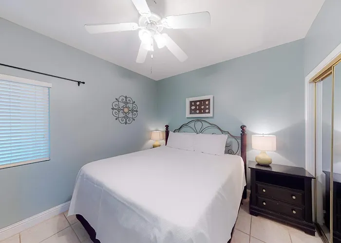 Polished Gulf-front With Balcony Ac Wifi & Shared Pools Hot Tubs Sauna