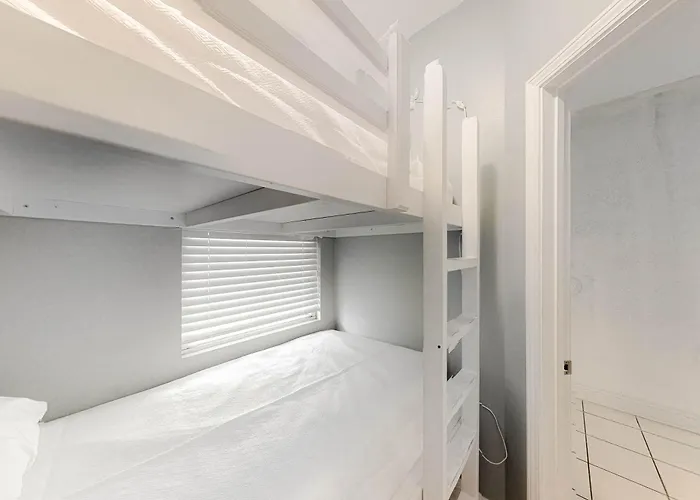 Polished Gulf-front With Balcony Ac Wifi & Shared Pools Hot Tubs Sauna